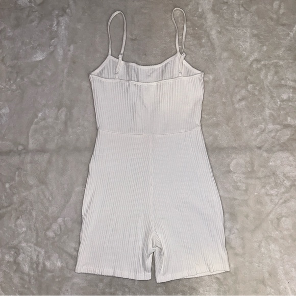Emory Park White Ribbed Biker Short Summer Romper Size Medium - Picture 4 of 5